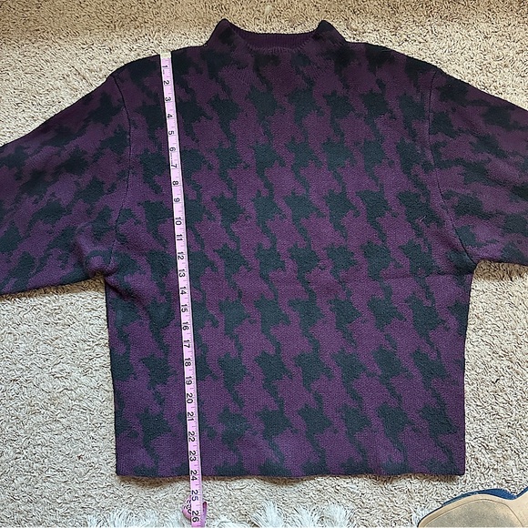 LIKE NEW Express Houndstooth Mock Sweater - Picture 8 of 8